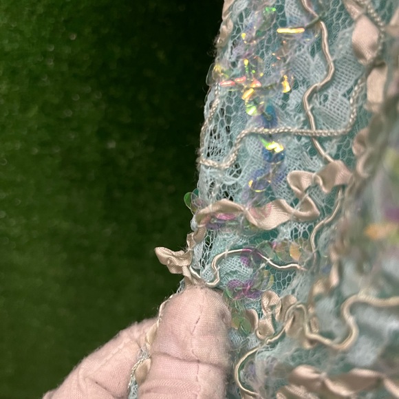 Vintage Caron Chicago blue sequin top fits like a medium, slight lose fit. - Picture 6 of 8